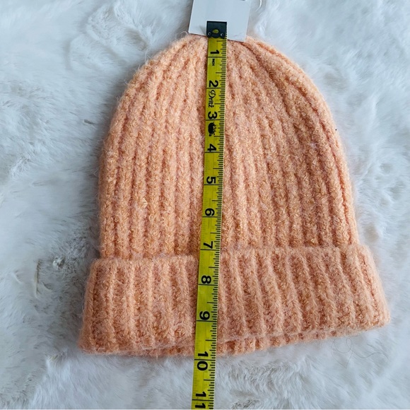 AND NWT Women’s Peach Orange Winter Hat - Picture 6 of 9